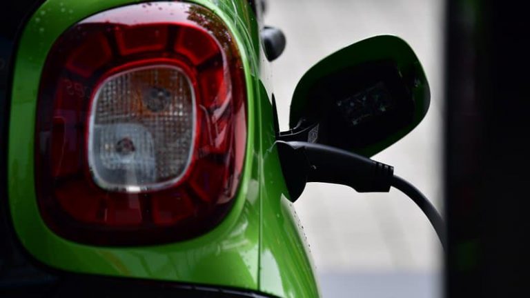 600 000 voitures électriques devraient rouler sur les routes françaises en 2022