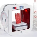 Cette imprimante 3D transforme les bouteilles usagées en objets design
