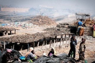 Comment l&rsquo;Afrique lutte contre les sacs en plastique