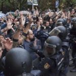 IMAGES Urnes confisquées, électeurs évacués… En Catalogne affrontements violents avec la police