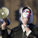 La fin de l&rsquo;anonymat dans les manifestations ? Un algorithme peut identifier un visage masqué