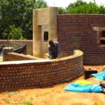 La première maison en bouteilles plastique au Niger