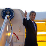 Lever de drapeau américain à Cuba : John Kerry, gens qui pleurent