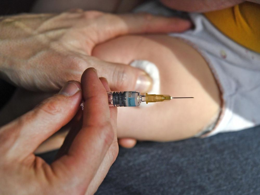Vaccination des bébés et effets indésirables : un premier bilan « rassurant »
