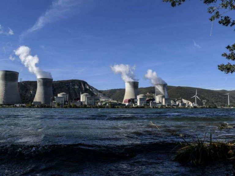 Un tiers du parc nucléaire français menacé d&rsquo;ici 10 ans selon Le Canard Enchaîné