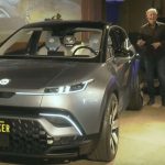 Le SUV électrique de Fisker gagne 1 600 km d&rsquo;autonomie par an grâce à ses panneaux solaires
