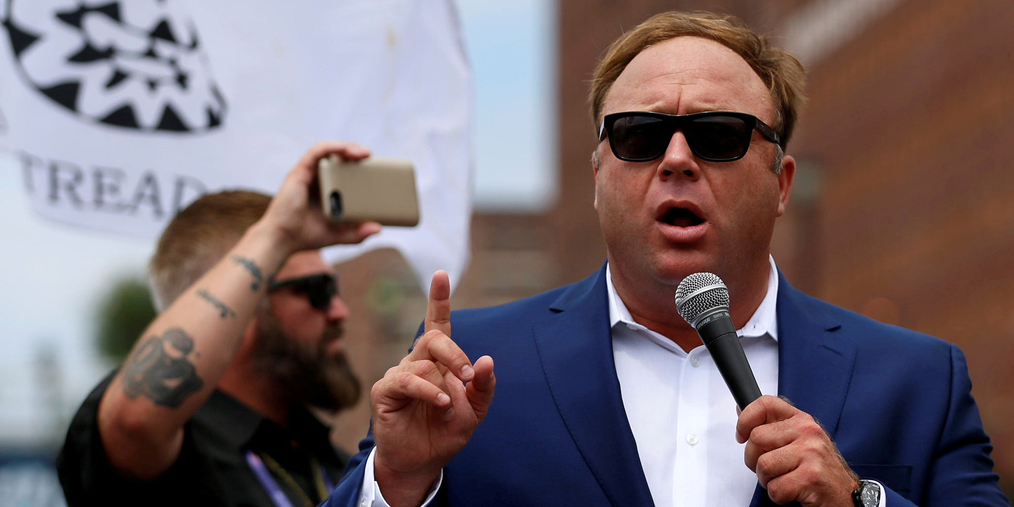 Théories du complot et « fake news » : combattre « l&rsquo;infodémie » de Covid-19