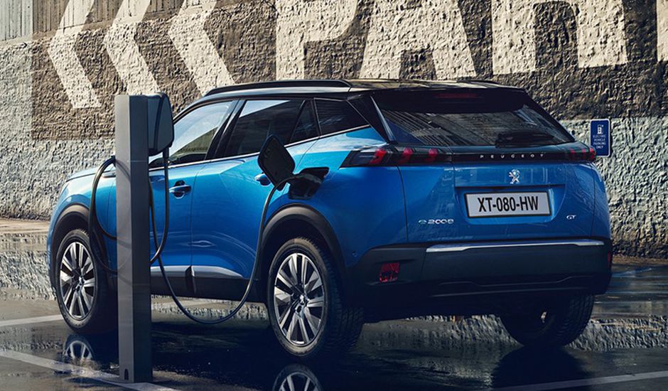 PSA annonce la création d’une gigafactory en France pour produire des batteries électriques