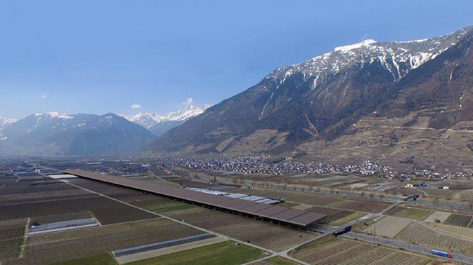 Autobahn der Zukunft: Schweiz unterstützt Solar-Highway-Projekt in Österreich