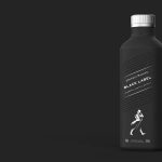 LE WHISKY JOHNNIE WALKER VEUT PASSER À LA BOUTEILLE EN PAPIER
