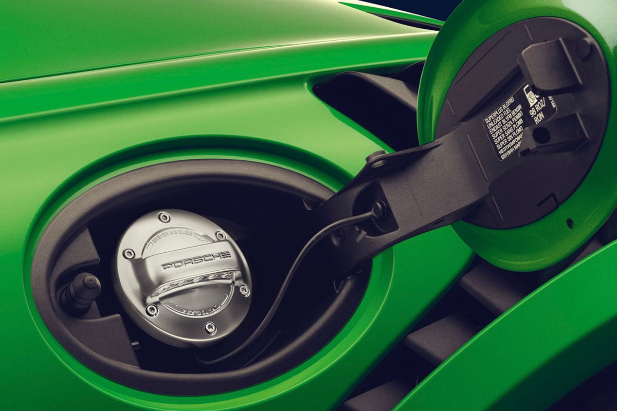 Porsche : une essence de synthèse plus propre que les voitures électriques
