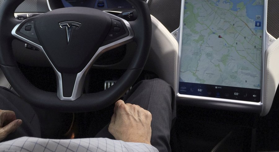 Après onze accidents, l&rsquo;«Autopilot» de Tesla visé par une enquête