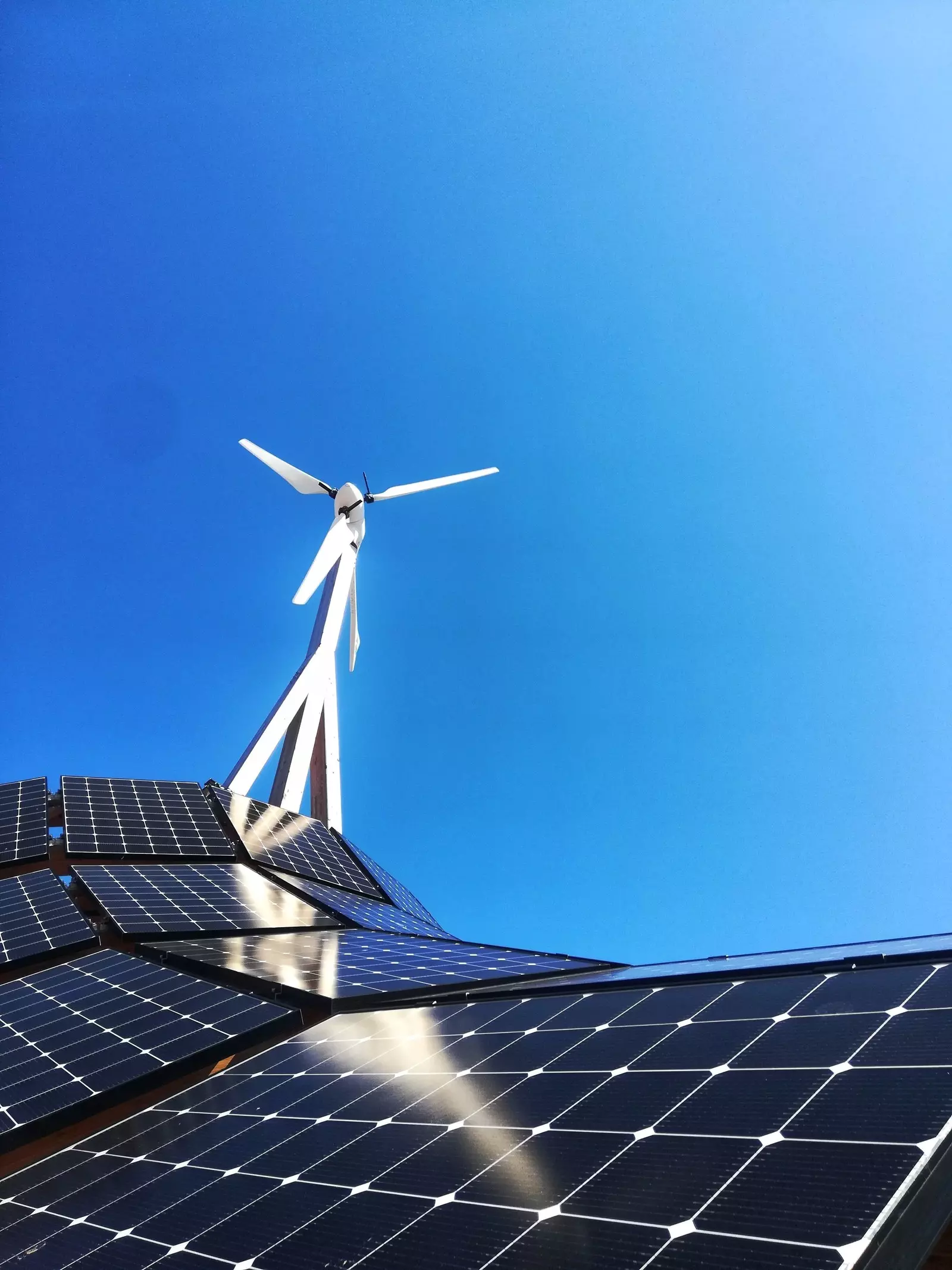 Clean energy investment to hit $1.7 trillion – and other energy stories