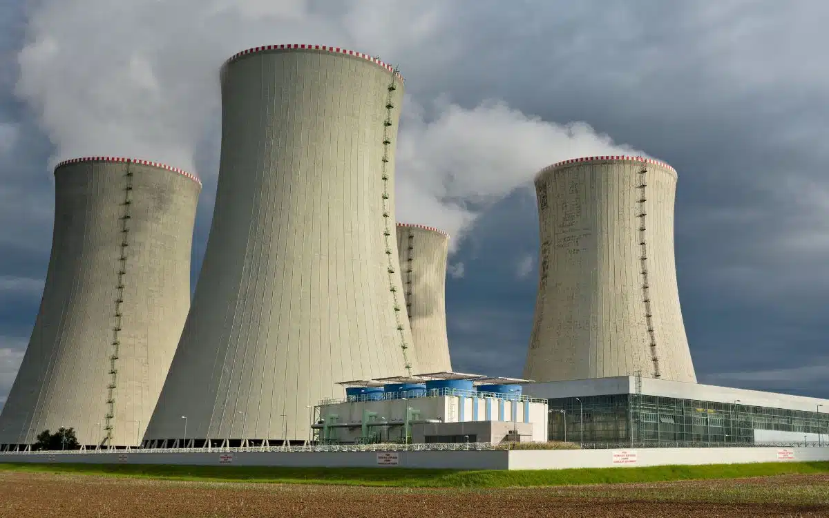 Microsoft cherche un expert en nucléaire car l’IA demande beaucoup d’énergie