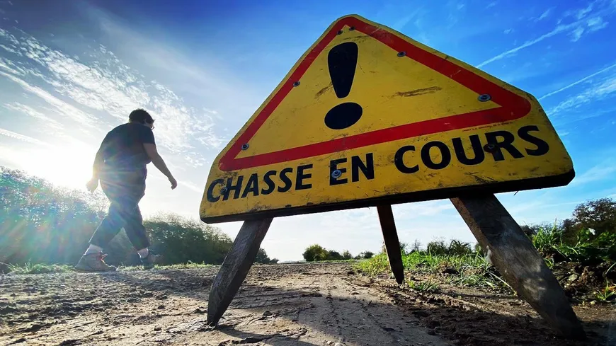 Initiation au couteau, nichoirs en plastique… Comment les fédérations de chasse utilisent l&rsquo;argent public