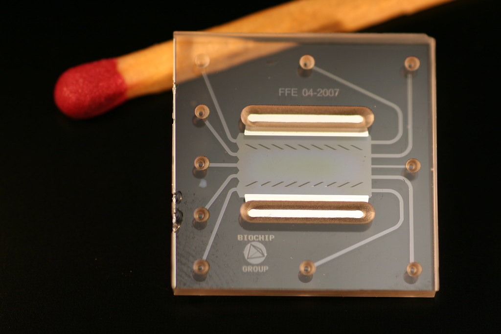 Quelles applications la microfluidique a-t-elle dans la technologie des dispositifs médicaux ?