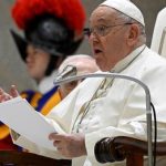 Vatican : l’Église autorise la bénédiction des couples homosexuels hors-liturgie