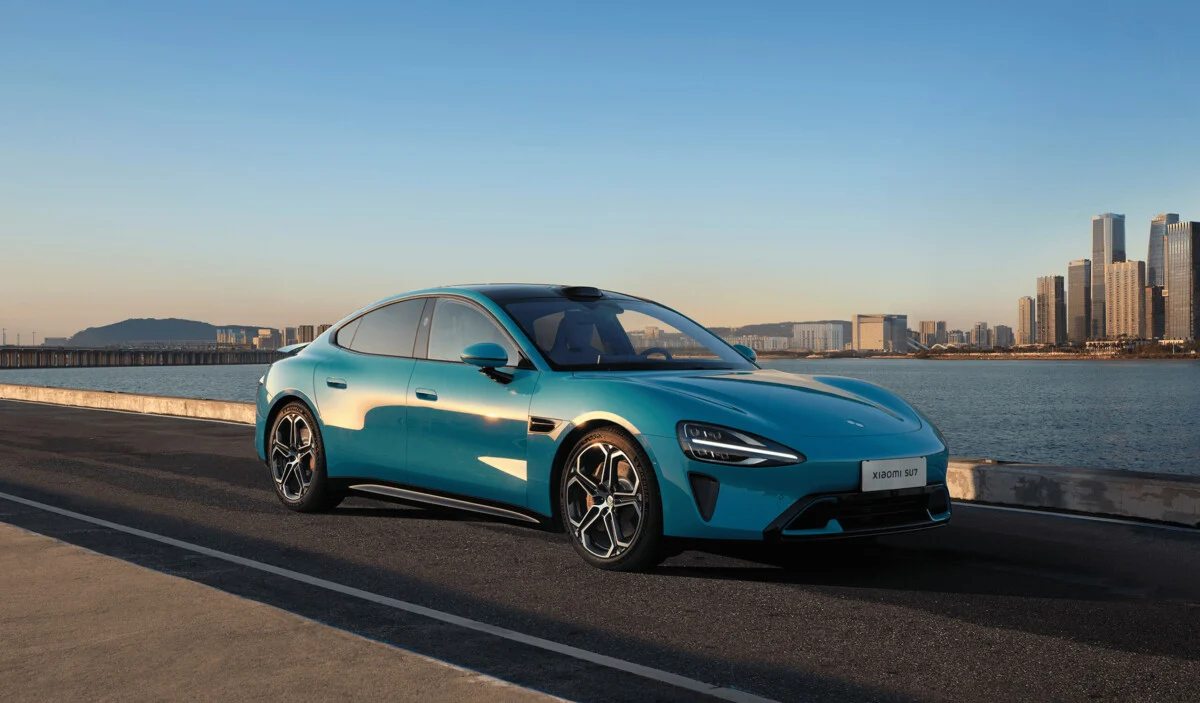 On compare la consommation spectaculaire de la voiture électrique de Xiaomi avec les Tesla