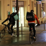« Elle m&rsquo;a parlé comme à un esclave » : face au « racisme décomplexé » de certains clients, les livreurs UberEats et Deliveroo sortent du silence
