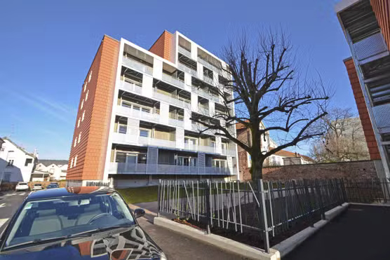 Dans les Vosges, un HLM de huit étages en paille