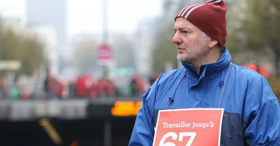 « Grand-père se tue au travail, alors que son petit-fils cherche désespérément un emploi »