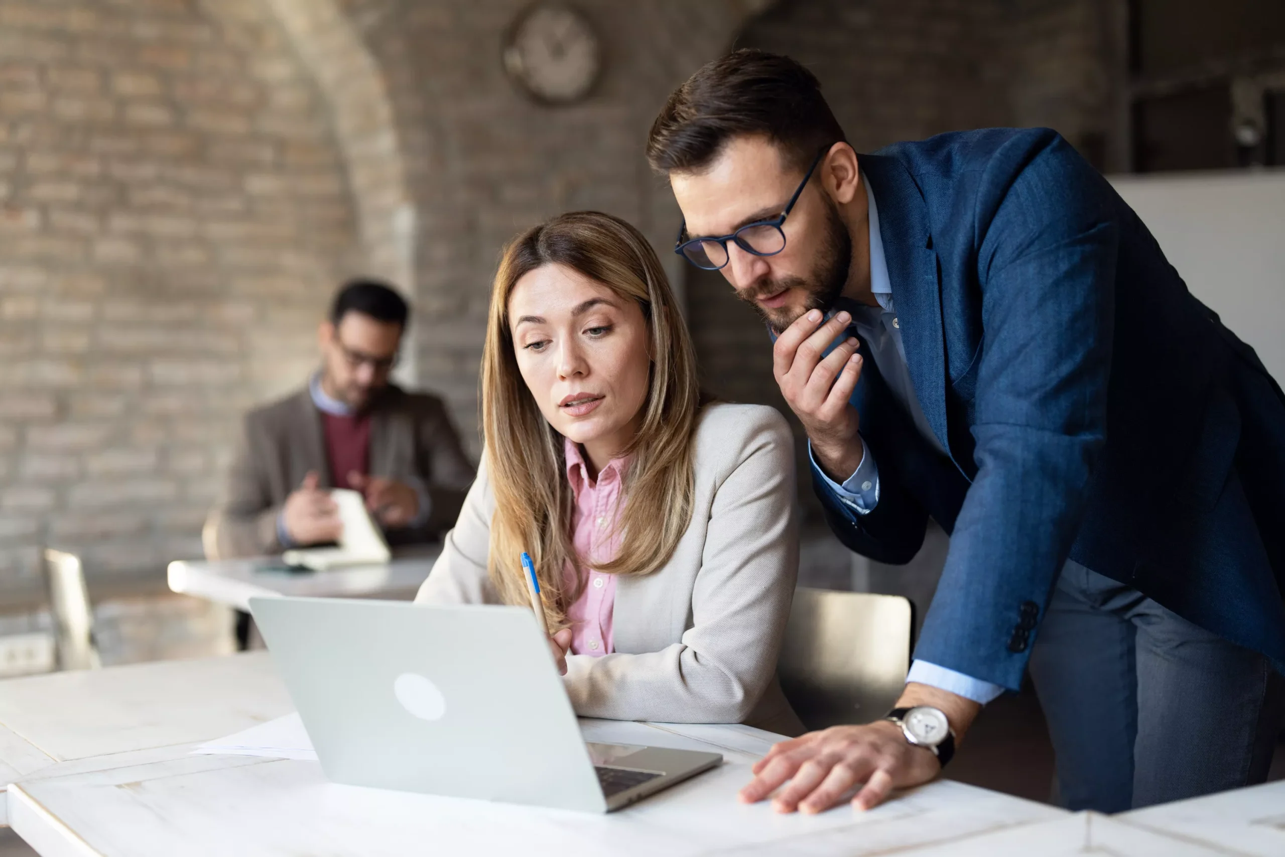 Le sexisme et l’âgisme font perdre plus de 157.000 euros sur 20 ans aux femmes