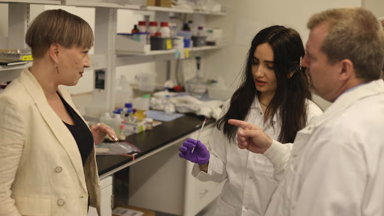 Stir stick that detects spiked drinks developed by UBC researchers