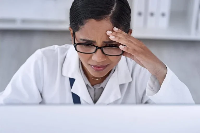 97.5% of Women in STEM Feel Like Frauds Despite Their Success