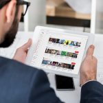 YouTube généralise le doublage automatique à tous les créateurs