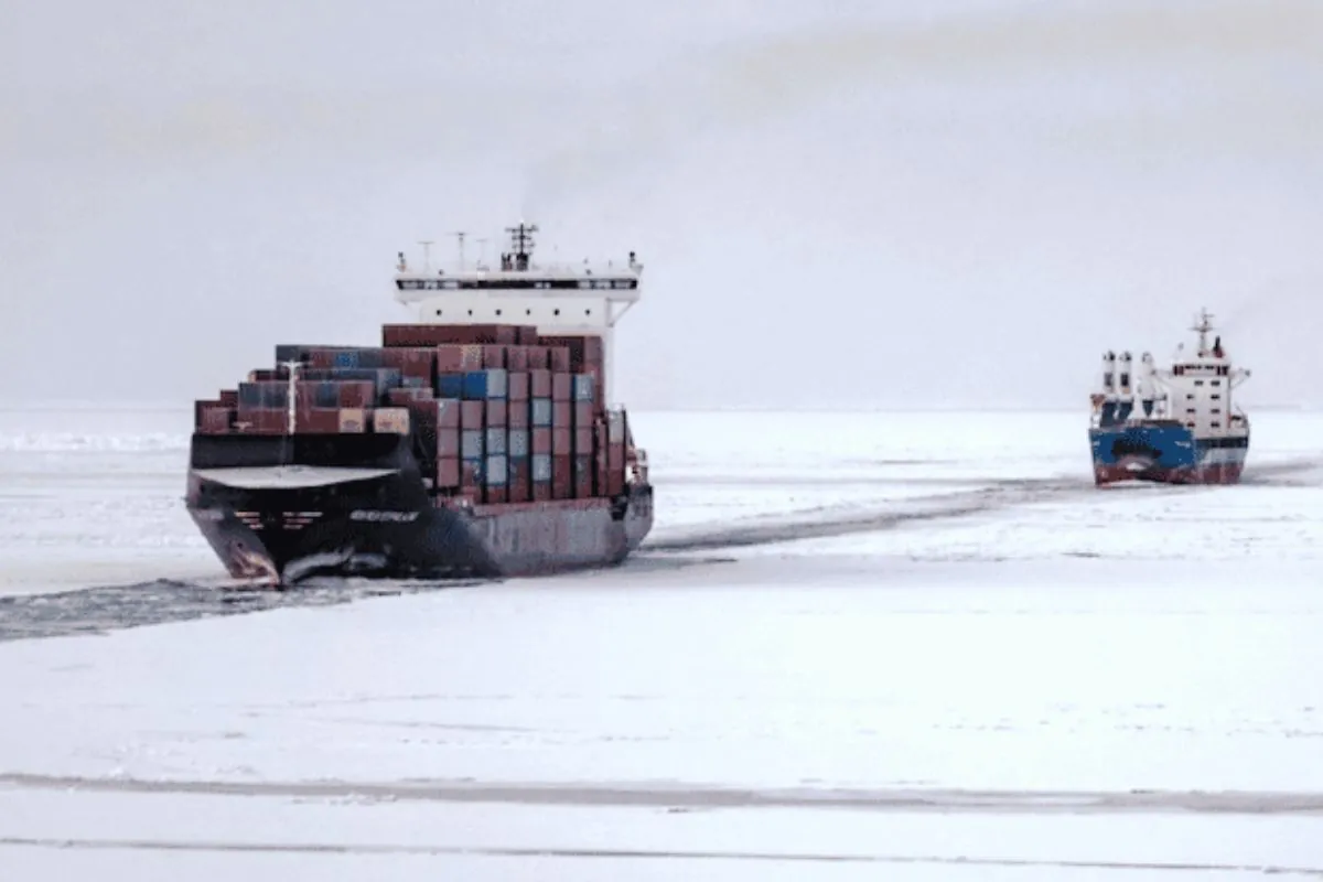 La Chine établit un nouveau record sur un axe complètement abandonné par l’Occident : la Route maritime du Nord avec 14 voyages de porte-conteneurs en 2025