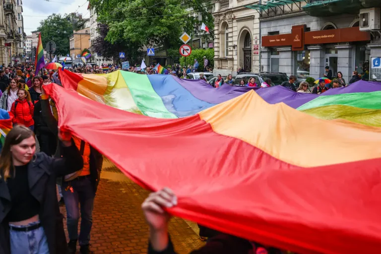 Mariage pour tous : la Pologne doit reconnaître les unions LGBT + scellées dans d’autres pays de l’UE, statue la justice
