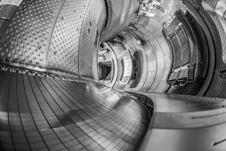 Fusion nucléaire : avec le tokamak WEST, la France pulvérise le record mondial de durée de plasma