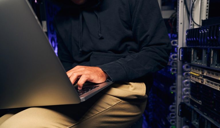 33 000 sites frauduleux démantelés : l’offensive mondiale d’Interpol contre les cyberescrocs