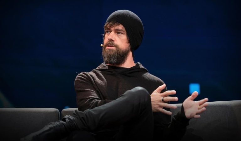 Jack Dorsey supprime 4 000 postes et revendique un virage radical vers l’IA