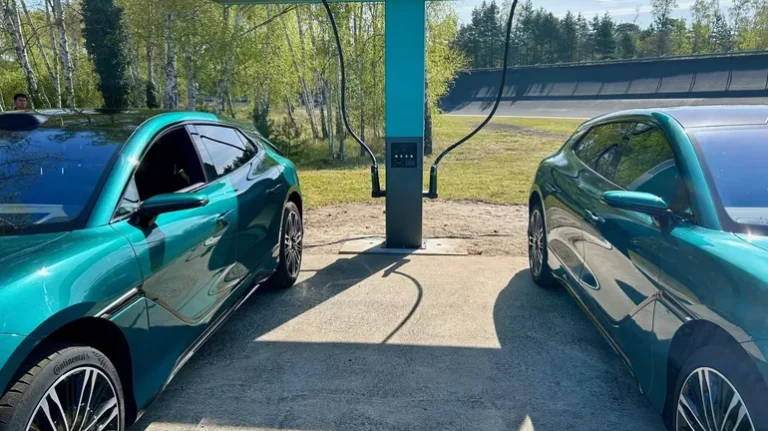 Recharger sa voiture électrique en 5 minutes : la révolution venue de Chine