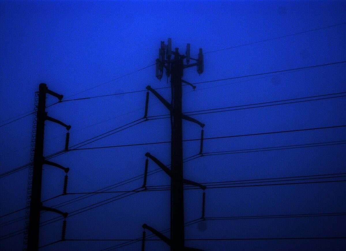 Grid bottlenecks threaten 120 GW of planned renewables in Europe