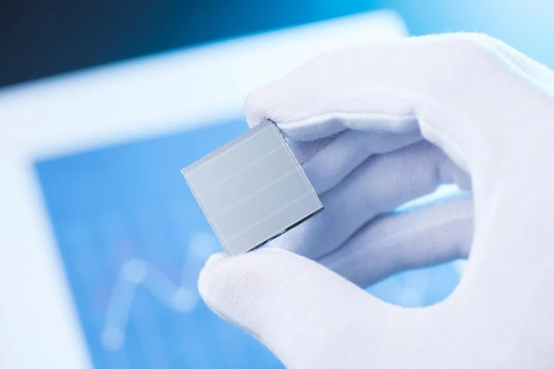 This Breakthrough Solar Panel Generates Power From Both Sunlight and Raindrops