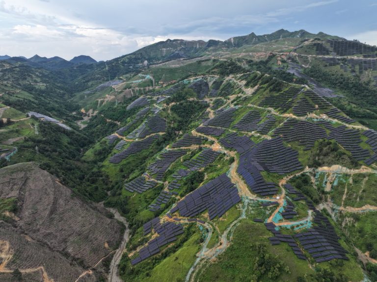 La capacité solaire installée dans le monde en 2025 a atteint le chiffre record de 511 GW