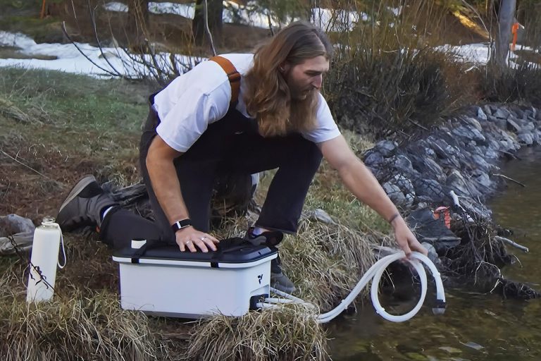 Vital Lyfe dévoile un filtre de la taille d’une glacière qui purifie l’eau salée et l’eau douce