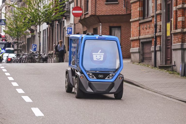 Une première en Belgique: Colruyt lance une voiture-robot (presque) autonome qui vient vous livrer vos courses