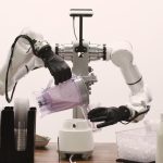 La start-up Genesis AI dévoile son premier modèle pour robots