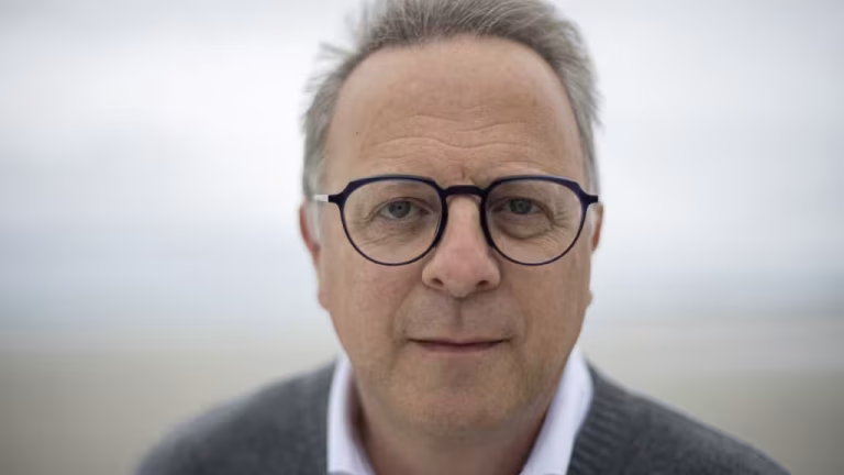 Son invention a permis de soigner les brûlés de Crans-Montana en utilisant des vers marins : un biologiste français finaliste du Prix de l&rsquo;inventeur européen 2026