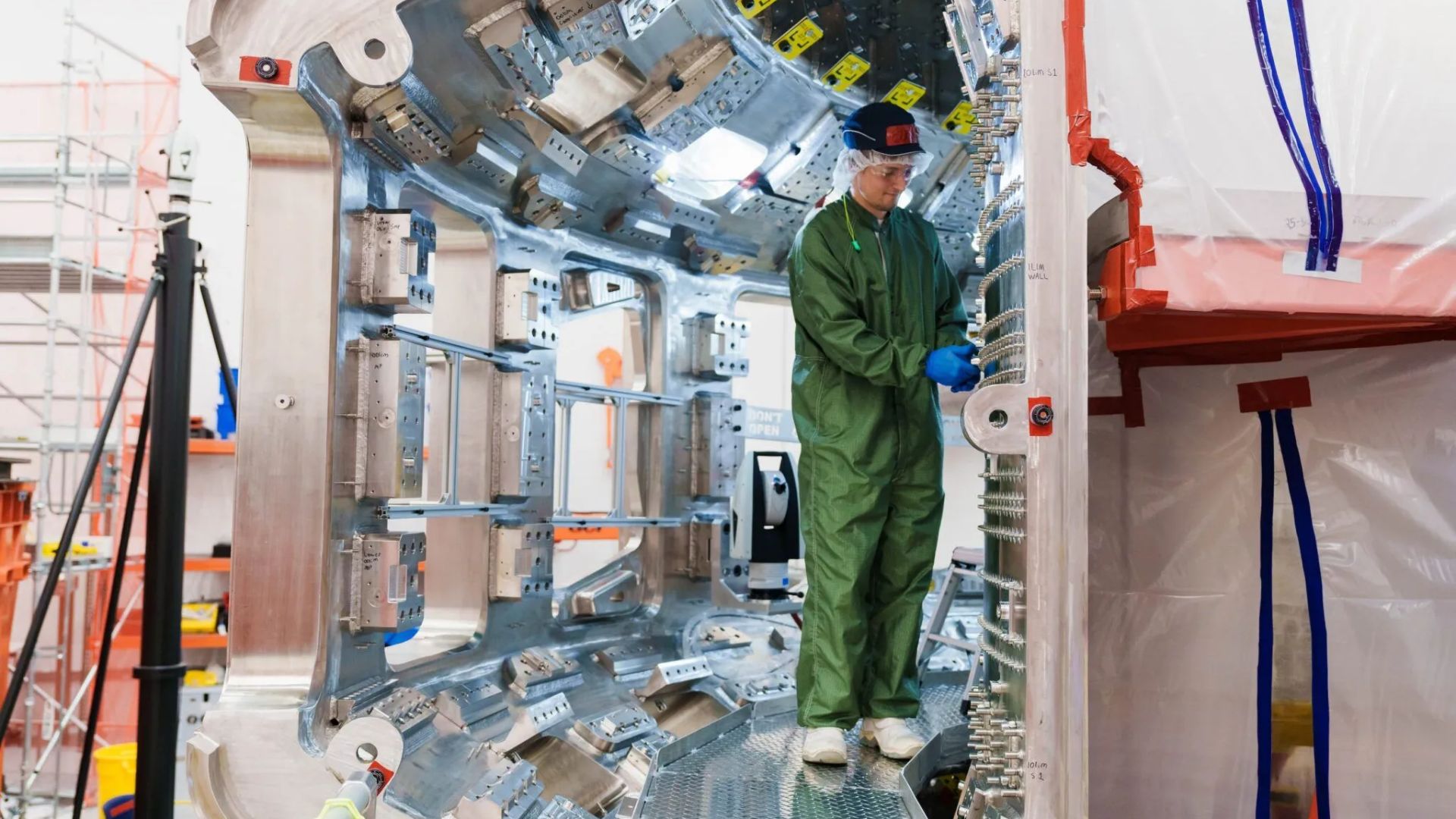 US nuclear fusion firm begins installing final 48-ton vacuum vessel half for net energy