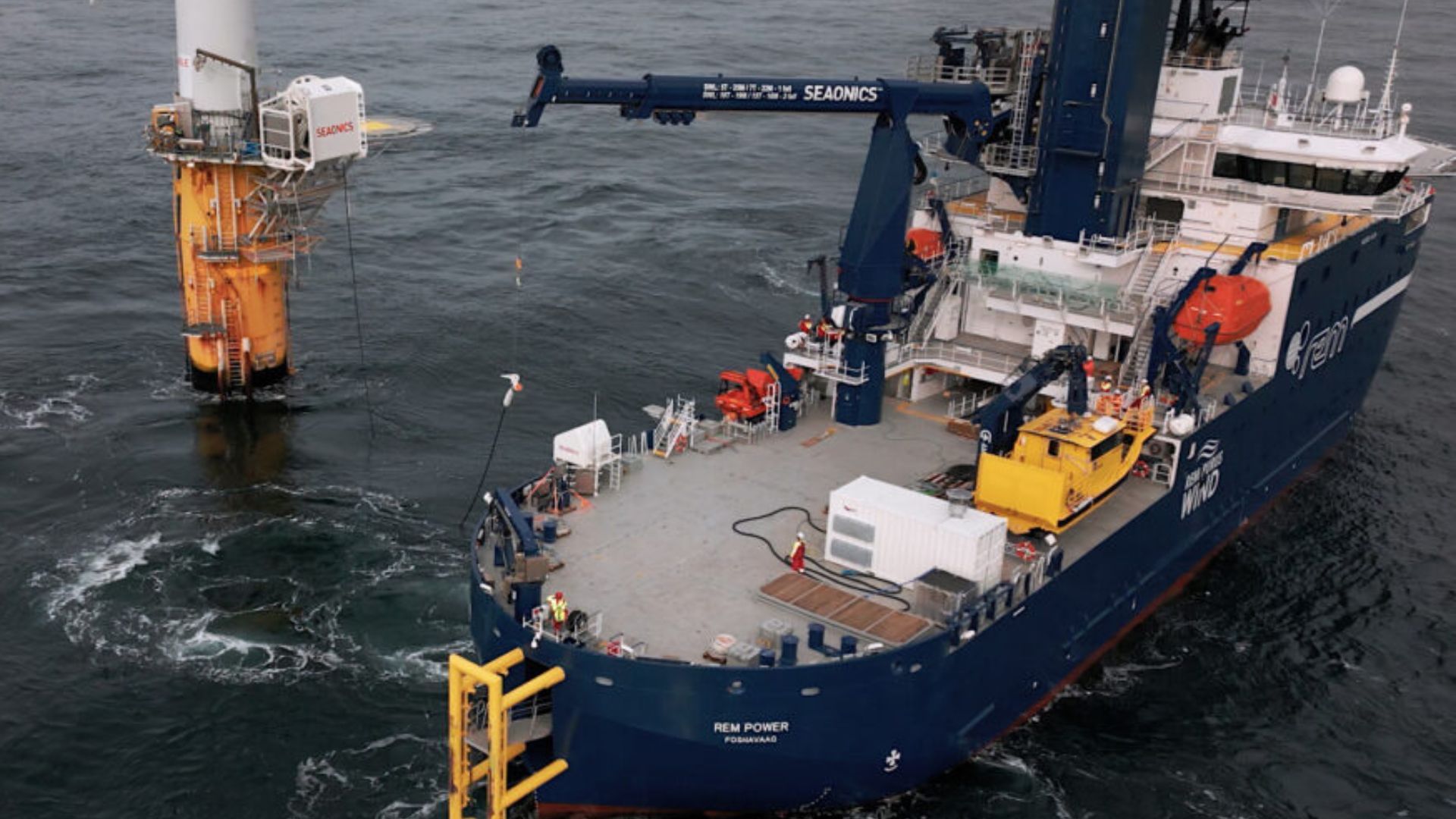 Engineers develop new magnetic system for wirelessly charging electric ships at sea