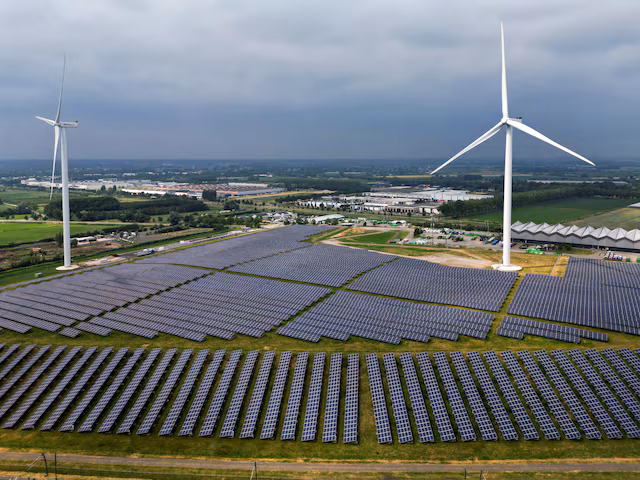 Global wind and solar power outpace gas for first time in April, report shows