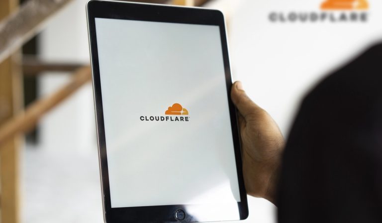 Cloudflare assume pleinement ses 1100 suppressions de postes au nom de l’IA agentique
