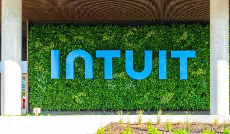 L’éditeur de logiciels Intuit va licencier plus de 3 000 employés pour se recentrer sur l’IA
