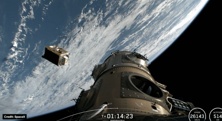 IA dans l’espace : Starcloud veut placer 80 000 satellites datacenters en orbite