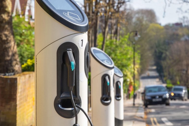 Analysis: UK’s EV drivers are now saving £1,100 each a year – and £3bn in total – Carbon Brief