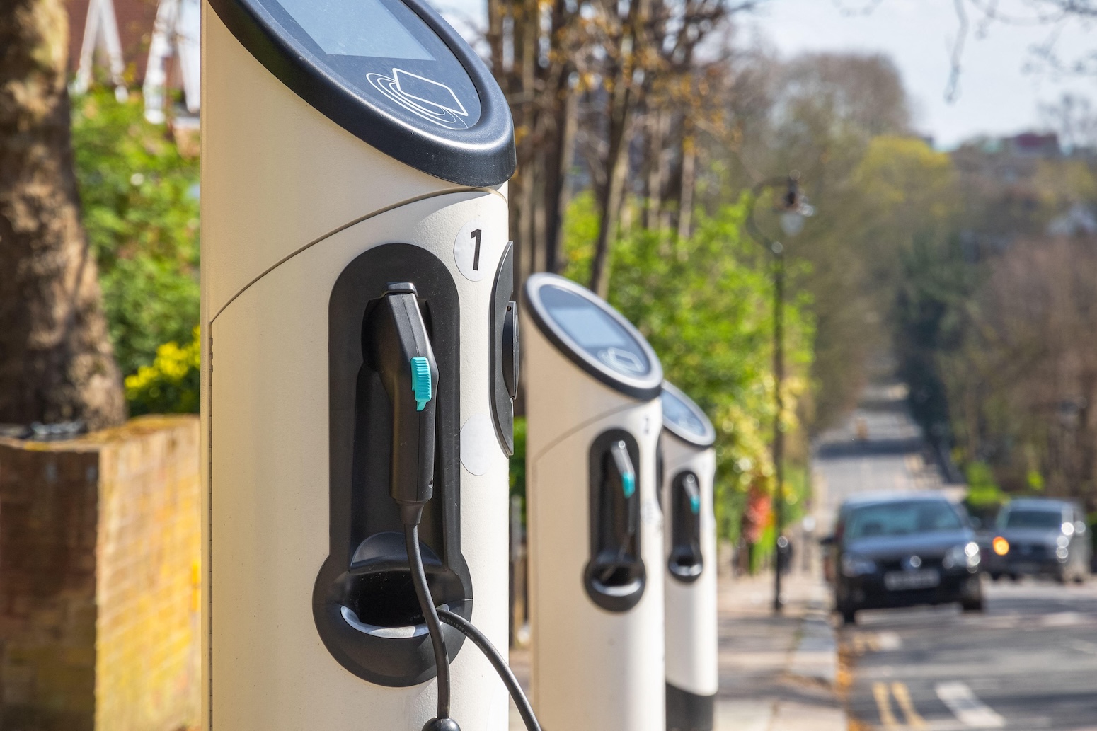 Analysis: UK’s EV drivers are now saving £1,100 each a year – and £3bn in total – Carbon Brief